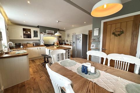 12 Alexander Square, Clayton, Bradford, BD14 6QU