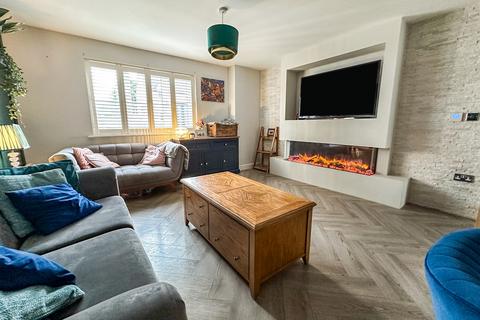4 bedroom detached house for sale, Prince Charles Road, Fairford GL7