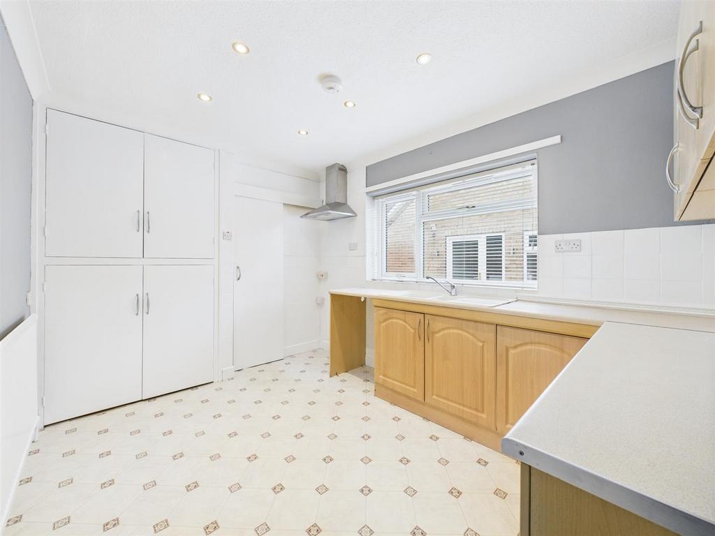 Kitchen: