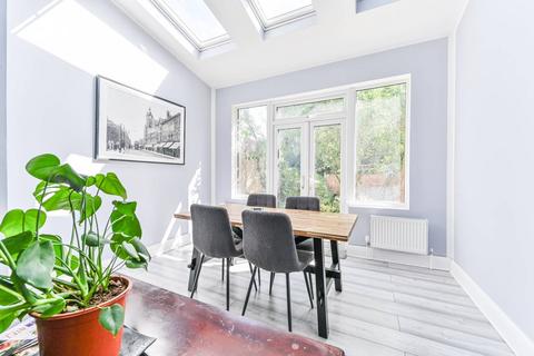 4 bedroom semi-detached house to rent, Birch Tree Way, Croydon, CR0