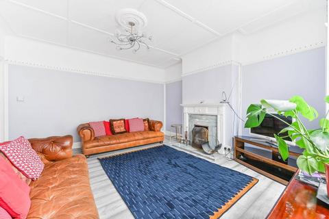 4 bedroom semi-detached house to rent, Birch Tree Way, Croydon, CR0