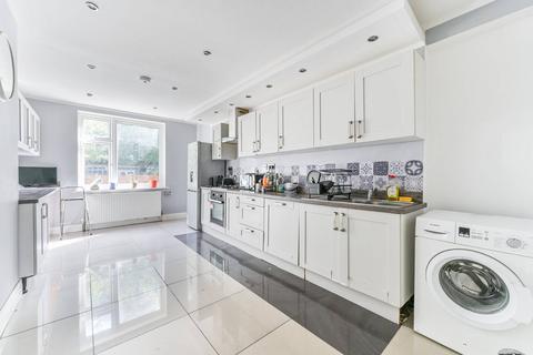 4 bedroom semi-detached house to rent, Birch Tree Way, Croydon, CR0