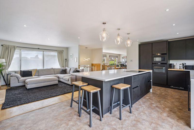 Kitchen and sitting