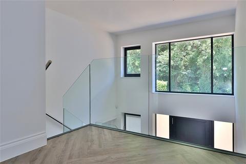 219 Saunders Lane, Woking, GU22 0NU