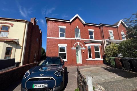 Vaughan Road, Southport PR8