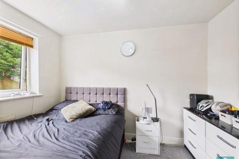21 Dalehead Drive, Shaw, Oldham, OL2 8JT