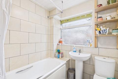 21 Dalehead Drive, Shaw, Oldham, OL2 8JT