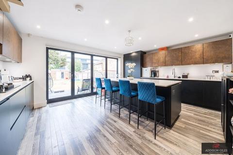 4 bedroom detached house for sale, Masons Road, Slough, SL1