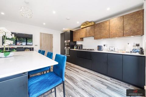 4 bedroom detached house for sale, Masons Road, Slough, SL1