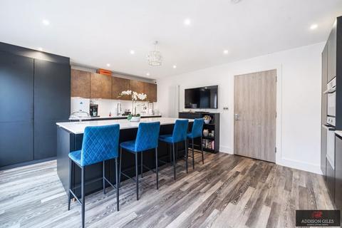 4 bedroom detached house for sale, Masons Road, Slough, SL1