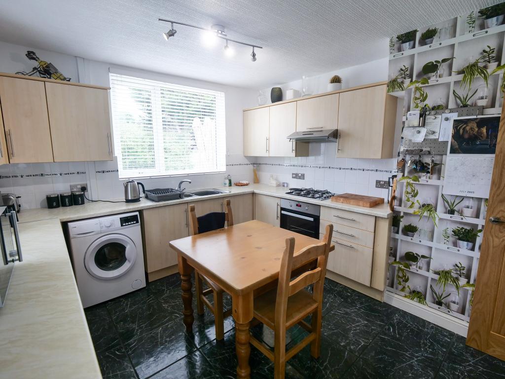 Kitchen Dual Aspect
