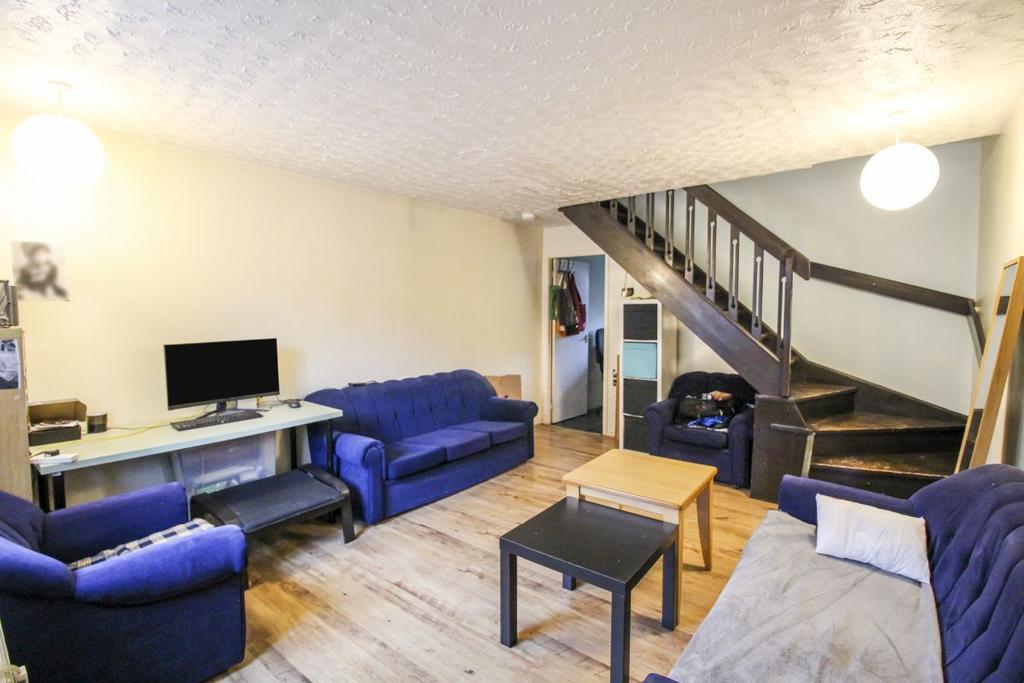House in London - View 2
