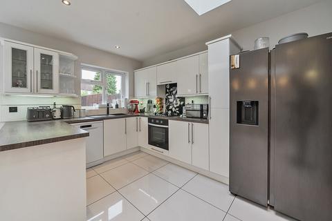 24 Benning Avenue, Dunstable, LU6 1PJ