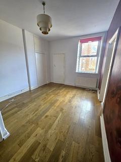 2 bedroom flat to rent, Grey Street, Wallsend
