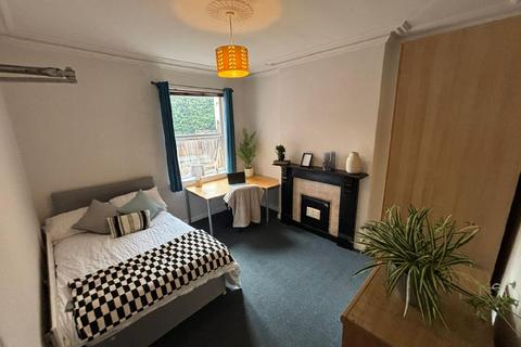 5 bedroom flat to rent, Nottingham NG7
