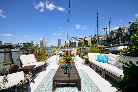 undefined, Clove Hitch Quay, Battersea, SW11