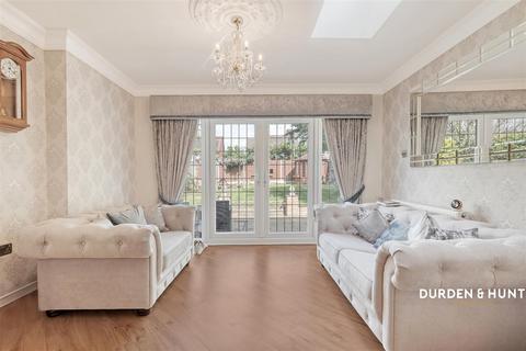 undefined, Nelwyn Avenue, Emerson Park, RM11