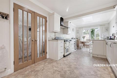 5 bedroom house for sale, Nelwyn Avenue, Hornchurch, RM11