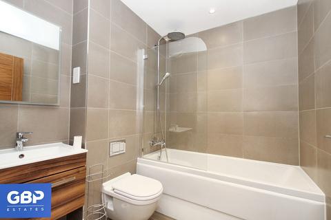 1 bedroom apartment to rent, Eastern Road, Scimitar House, RM1