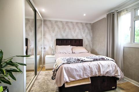 2 bedroom maisonette for sale, Queens Court, Alexandra Road, Farnborough, GU14