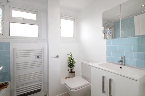 2 bedroom maisonette for sale, Queens Court, Alexandra Road, Farnborough, GU14