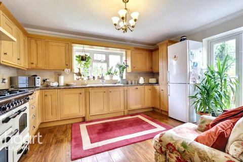 3 bedroom detached bungalow for sale, Wyndham Crescent, Clacton-On-Sea