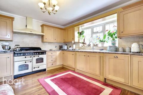 3 bedroom detached bungalow for sale, Wyndham Crescent, Clacton-On-Sea