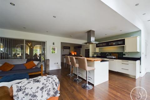 4 bedroom semi-detached house for sale, Selby Road, Whitkirk, Leeds