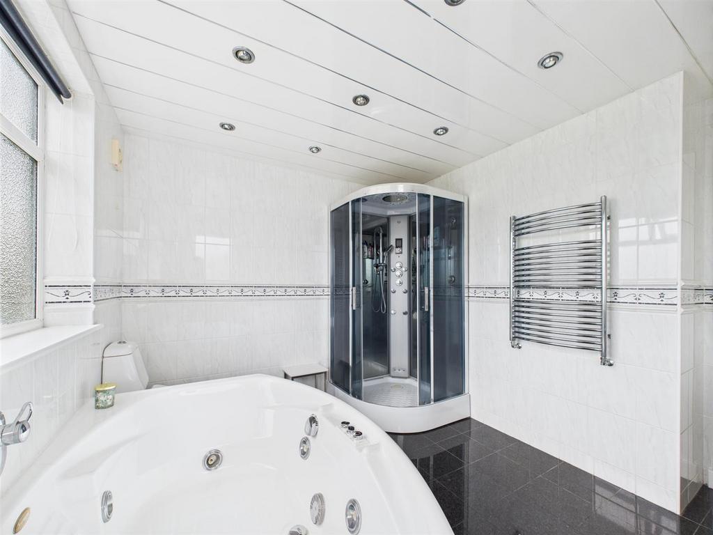 En suite 1 2.jpg