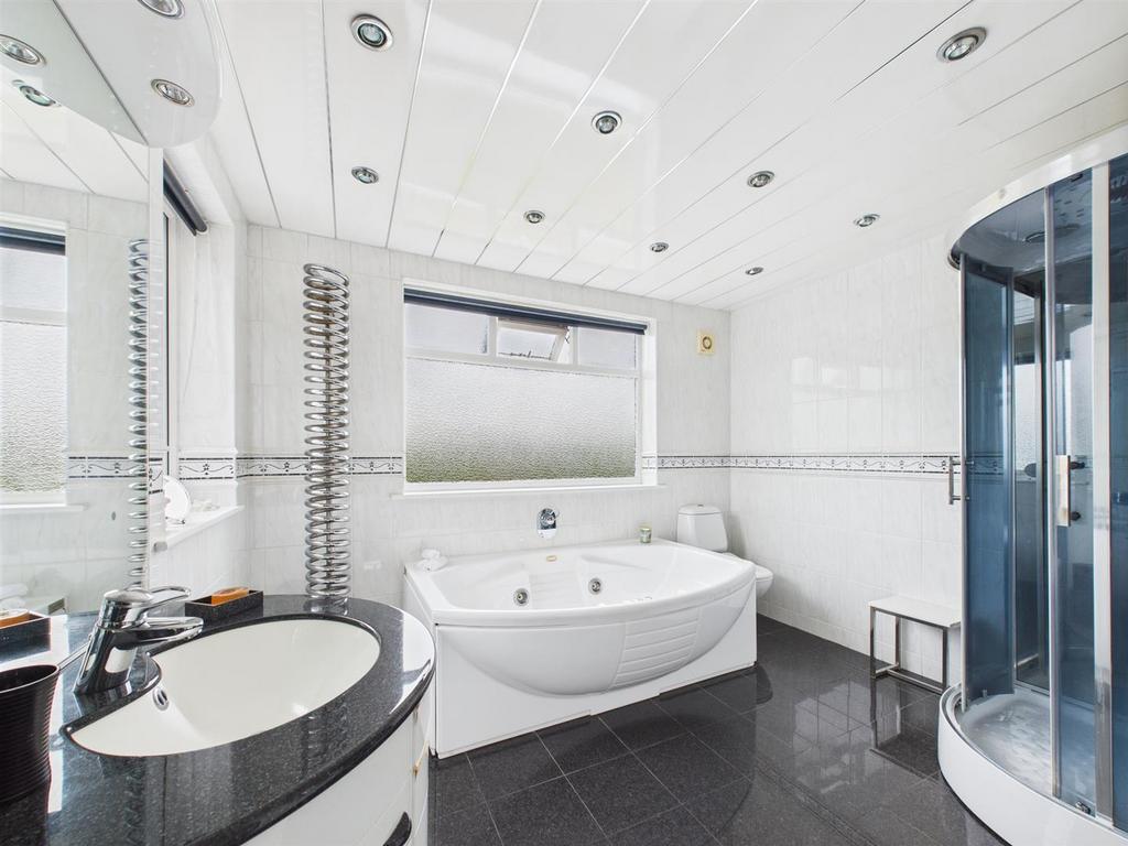 En suite 1.jpg