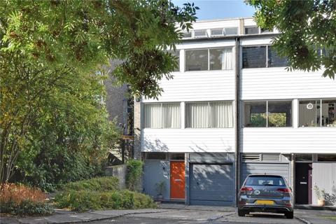 16 Morden Road, London, SE3 0AA