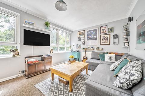 2 bedroom flat for sale, Crieff Court, Teddington, TW11