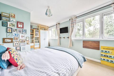 2 bedroom flat for sale, Crieff Court, Teddington, TW11