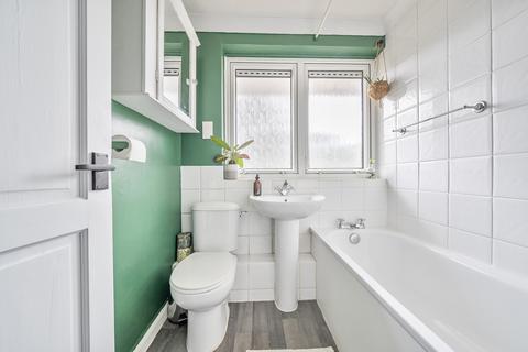 2 bedroom flat for sale, Crieff Court, Teddington, TW11