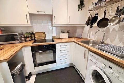 1 bedroom apartment to rent, Wooldridge Close, Feltham, TW14