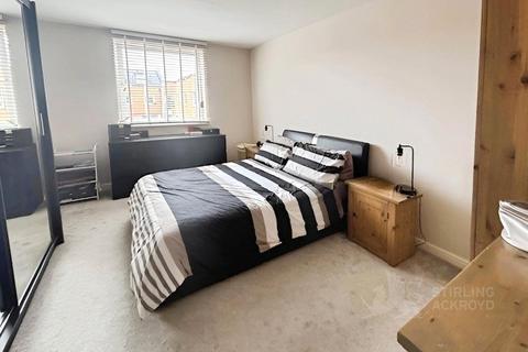 1 bedroom apartment to rent, Wooldridge Close, Feltham, TW14