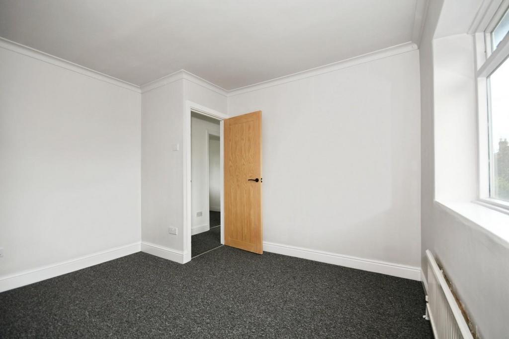 BEDROOM 1 02.jpg