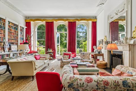 4 bedroom flat to rent, Lancaster Gate, London, W2.