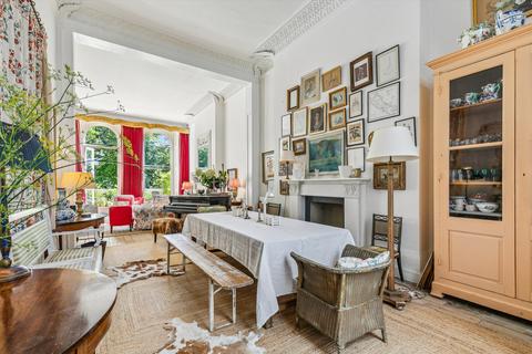 4 bedroom flat to rent, Lancaster Gate, London, W2.