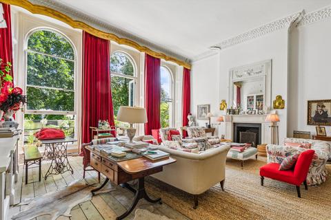 4 bedroom flat to rent, Lancaster Gate, London, W2.