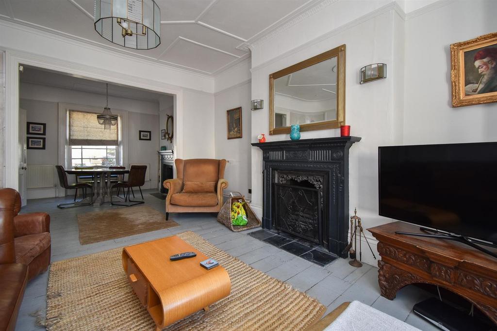 Living room/dining room