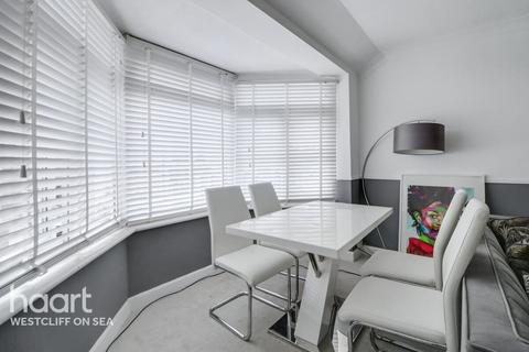 2 bedroom flat for sale, Fairfax Drive, Westcliff-On-Sea