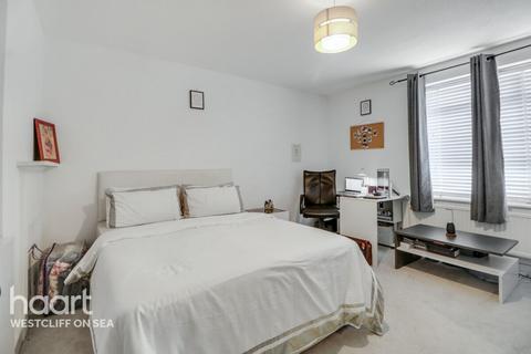 2 bedroom flat for sale, Fairfax Drive, Westcliff-On-Sea