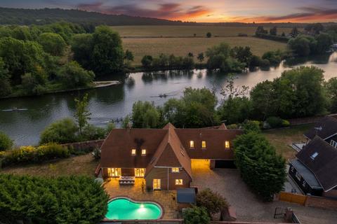 4 bedroom detached house for sale, Gossmore Close, Marlow, SL7