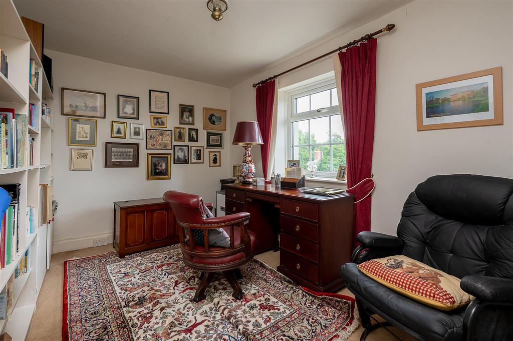 Bedroom / office