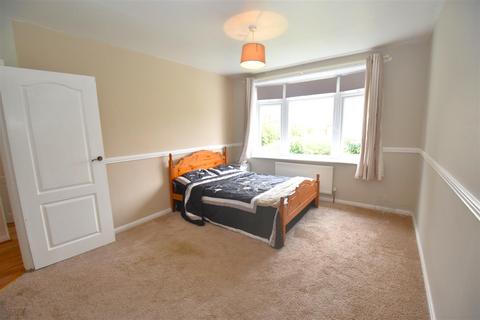 25 Craven Close, Rochford, SS4 3DD