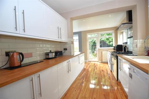 25 Craven Close, Rochford, SS4 3DD
