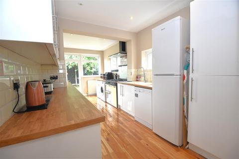 25 Craven Close, Rochford, SS4 3DD