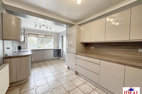 3 bedroom end of terrace house for sale, New Street, Carcroft