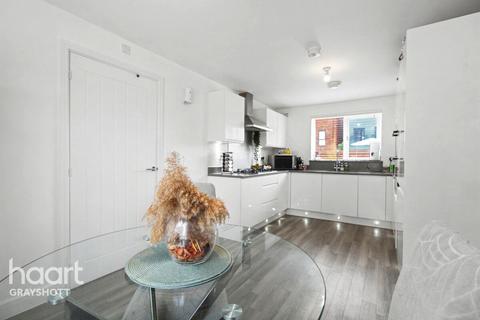 3 bedroom detached house for sale, Douglas Drive, Bordon